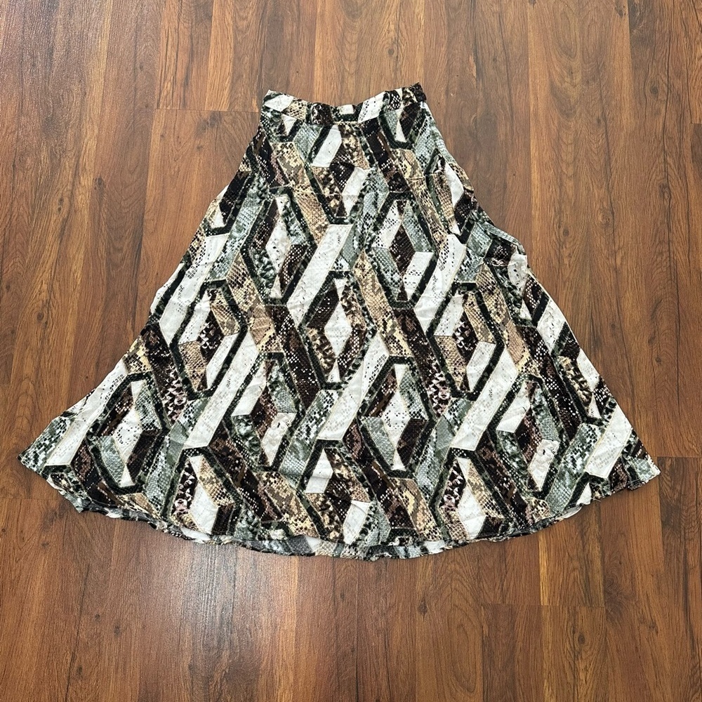H&M A-Line Skirt with Geometric Design - Picture 8 of 13